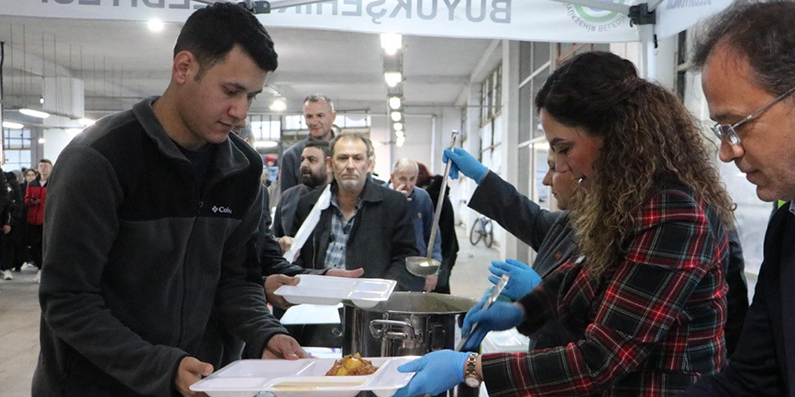 Tekirdağ'da 2 bin kişi ‘Büyük Ailem İftar Sofrası’nda oruç açtı