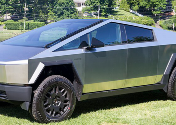 Tesla, ABD'de Cybertruck modellerini geri çağırdı