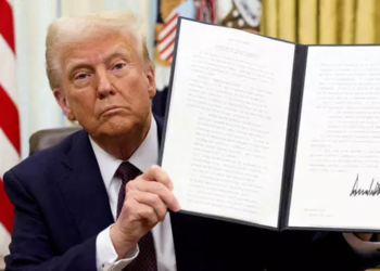 Trump, otomobil ithalatına yüzde 25 gümrük vergisi getirdi