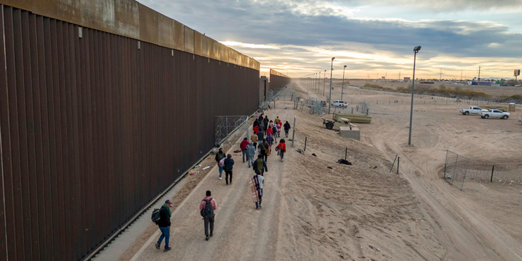 Trump yönetimi, yüzlerce düzensiz göçmeni sınır dışı etti