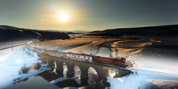 Turistik Doğu Ekspresi'nin Erzurum geçişi, dronla görüntülendi