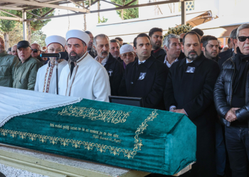 Ünlü seramik sanatçısı Nedret Çini Tanfer, toprağa verildi