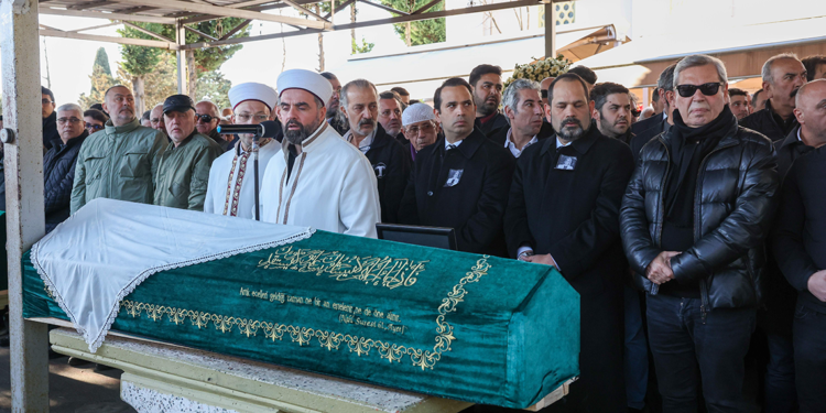 Ünlü seramik sanatçısı Nedret Çini Tanfer, toprağa verildi