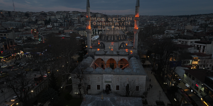 Üsküdar'da çifte ezan geleneği yaşatılıyor