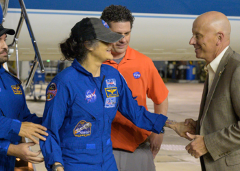 Uzayda mahsur kalan NASA astronotları dünyaya döndü