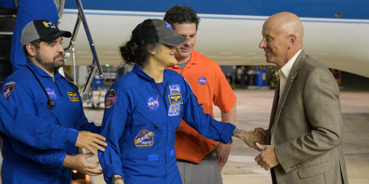 Uzayda mahsur kalan NASA astronotları dünyaya döndü