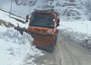 Van-Bahçesaray kara yolu 5 ay sonra ulaşıma açıldı