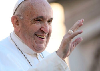 Papa Franciscus bugün halkın önüne çıkacak