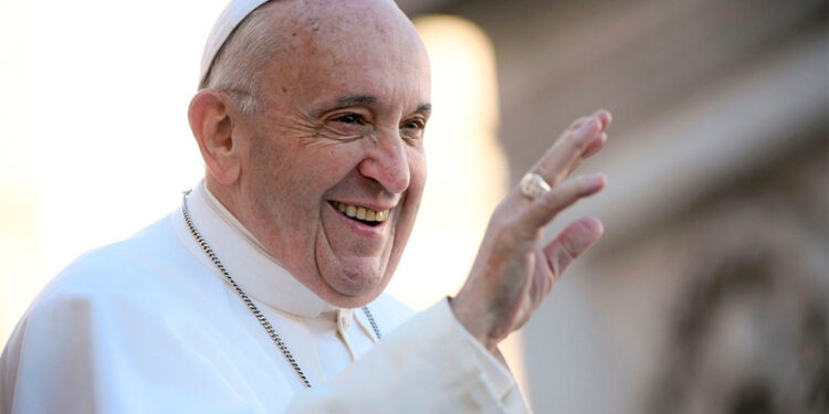 Papa Franciscus bugün halkın önüne çıkacak