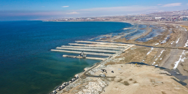 Van Gölü'nden 1 milyon 955 bin metreküp dip çamuru ve balçık çıkarıldı