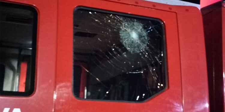 Yalova'da itfaiye ekipleri saldırıya uğradı