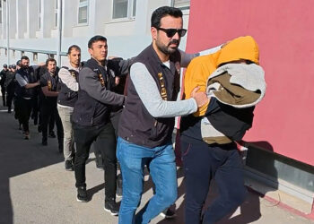 2 milyon doları kripto paraya çevirip yurt dışına kaçırmışlar