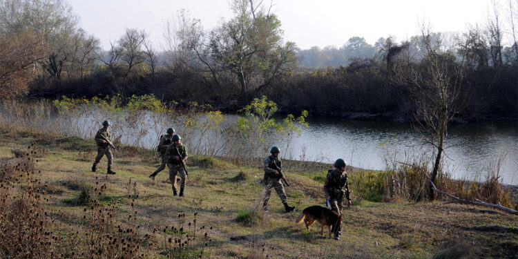 Edirne'den Yunanistan'a kaçmaya çalışan 4 FETÖ'cü yakalandı