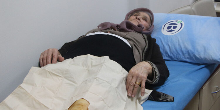 Adım atamaz hale gelen hasta, 'proloterapi' ile ayağa kalktı