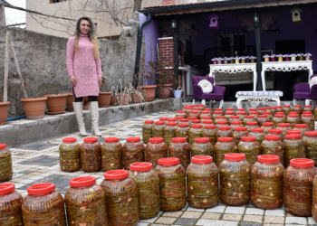 Yaptığı organik turşular çok beğenilince, ticaretine başladı