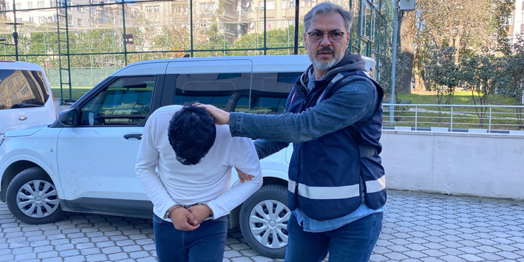 Yolda yürüyen kadına tacizde bulunup, darbeden şüpheli yakalandı