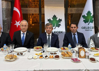 Başbakanlıktan ayrılma sebebim yolsuzluk ile mücadeledir