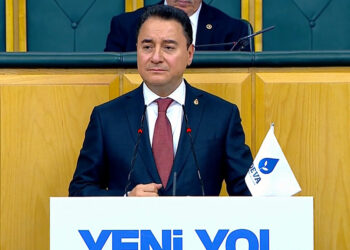 Sayın Bahçeli'den rica ediyoruz; bir telefon da Cumhurbaşkanına açın