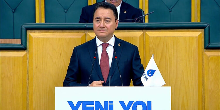 Sayın Bahçeli'den rica ediyoruz; bir telefon da Cumhurbaşkanına açın