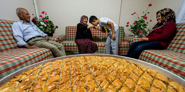 Her şeye rağmen umutlu bayramlar