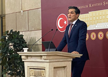 Buğra Kavuncu'dan 'postalsız bir darbe girişimi' benzetmesi