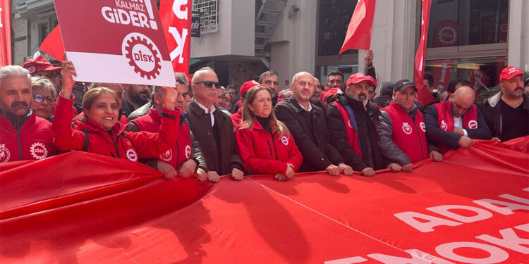 DİSK üyeleri Saraçhane'de