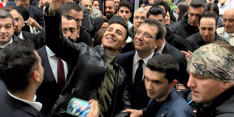 Ekrem İmamoğlu görevden uzaklaştırıldı