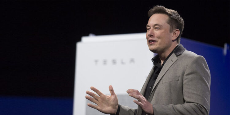 Elon Musk, milyon dolarlık çek dağıttı