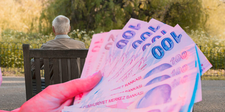 Emekli bayram ikramiyelerini 4 bin liraya çıkaran kanun teklifi yasalaştı