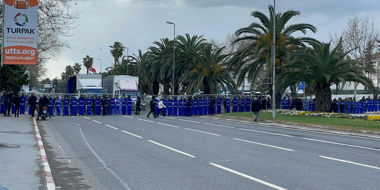 İstanbul Valiliği'nden 4 gün süreyle toplantı ve gösteri yasağı