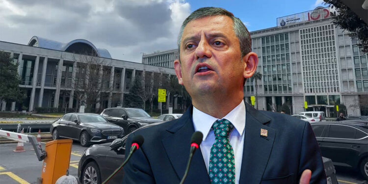 Özgür Özel İBB'nin Saraçhane'deki binasına geldi