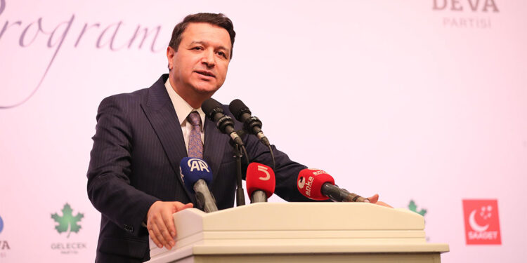 Eli kalem tutanlar içeri atılıyor