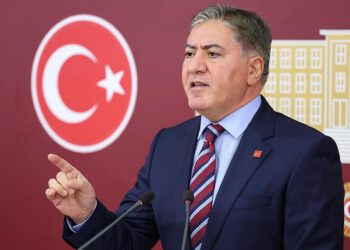 Foto muhabirlerini bile gözaltına alıp tutuklayacak kadar korkuyorlar
