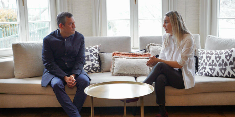 CHP Genel Başkanı Özgür Özel İmamoğlu'nun evine geldi