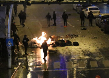 İmamoğlu'nun gözaltına alınmasına tepki gösteren protestoculara polis müdahale etti