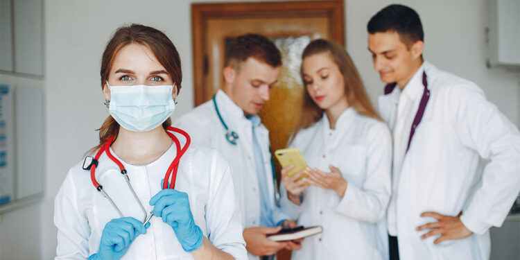 Sağlıkçıların sesine kulak verelim