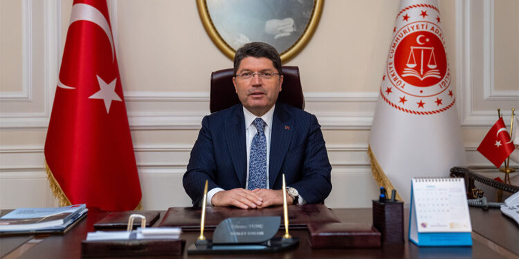 Adli soruşturmayı bir siyasi soruşturma olarak nitelendirmek yanlış