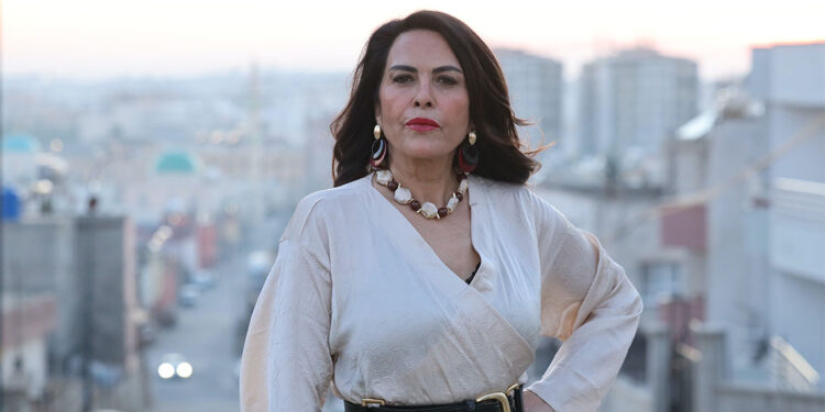 Uzak Şehir'e Nursel Köse dahil oluyor