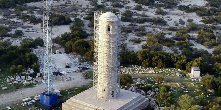 2 bin yıllık deniz fenerinin restorasyonu tamamlandı