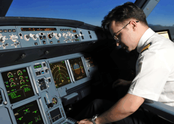 22 yaşındaki Kutay Karaman THY'nin en genç pilotu oldu