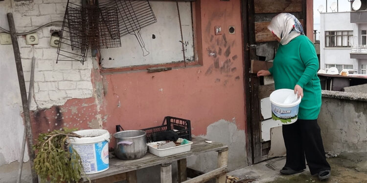 30 yıldır nisan ayında yağan yağmur suyunu içiyor