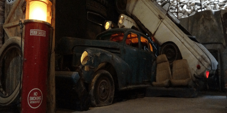 4 katlı evinin zemin katını 'araç mezarlığı'na dönüştürdü