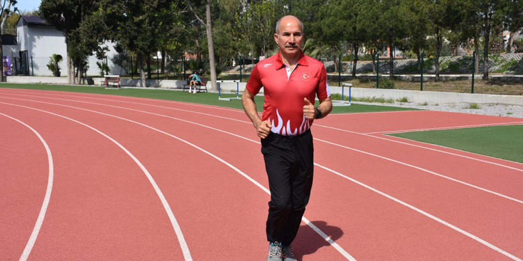 58 yaşındaki atlet, 400 metrede Balkan rekorunu kırdı