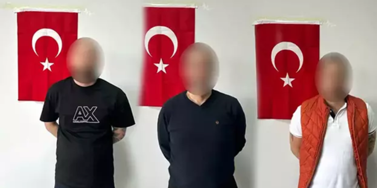 5'i kırmızı bültenle aranan 8 şüpheli Türkiye'ye getirildi