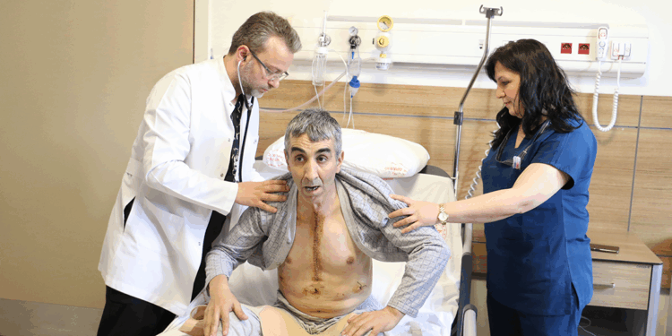 6 ayda 2 kez aort damarı yırtıldı: 8,5 saatlik ameliyatla sağlığına kavuştu