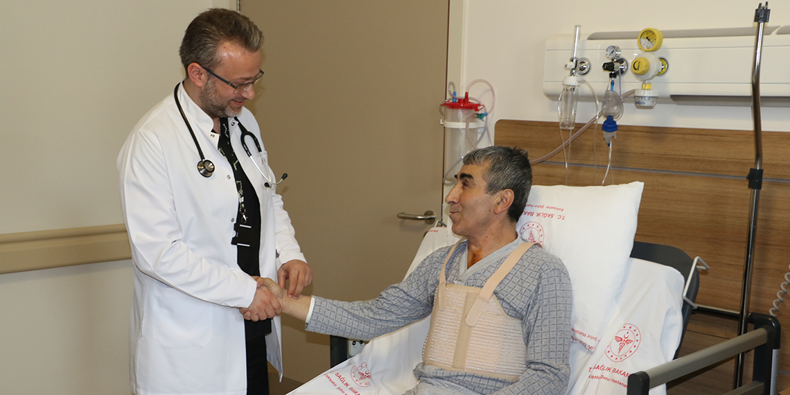 6 ayda 2 kez aort damarı yırtıldı: 8,5 saatlik ameliyatla sağlığına kavuştu