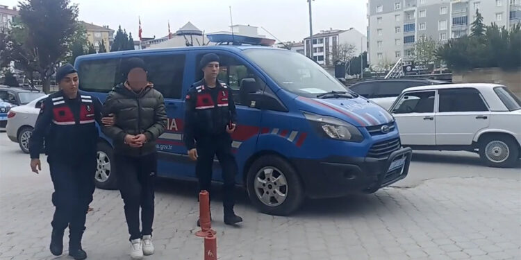 90 yaşındaki yengesini dövüp bileziklerini ve parasını çalan şüpheli yakalandı