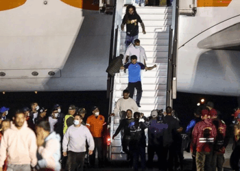 ABD'den sınır dışı edilen 318 Venezuelalı ülkesine döndü