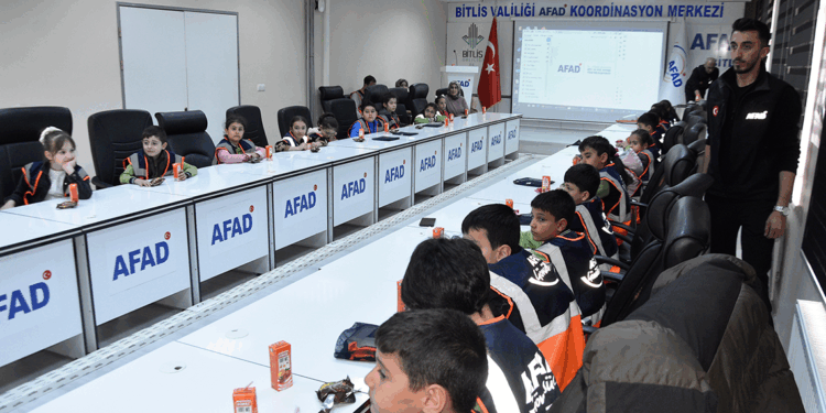 AFAD'dan ilkokul çocuklarına gönüllü eğitim