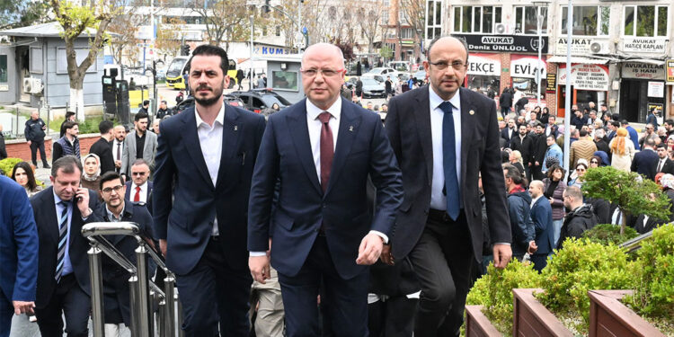 AK Parti Bursa İl Başkanı Davut Gürkan'dan Bursa Büyükşehir Belediye Başkanı hakkında suç duyurusu